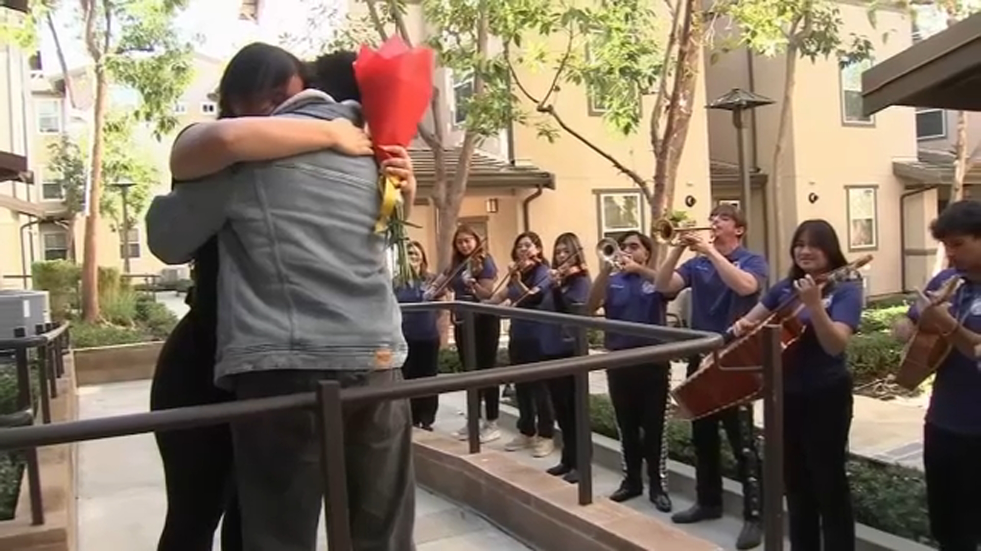 Banda de mariachi de UC Irvine difunde amor para Día de San Valentín