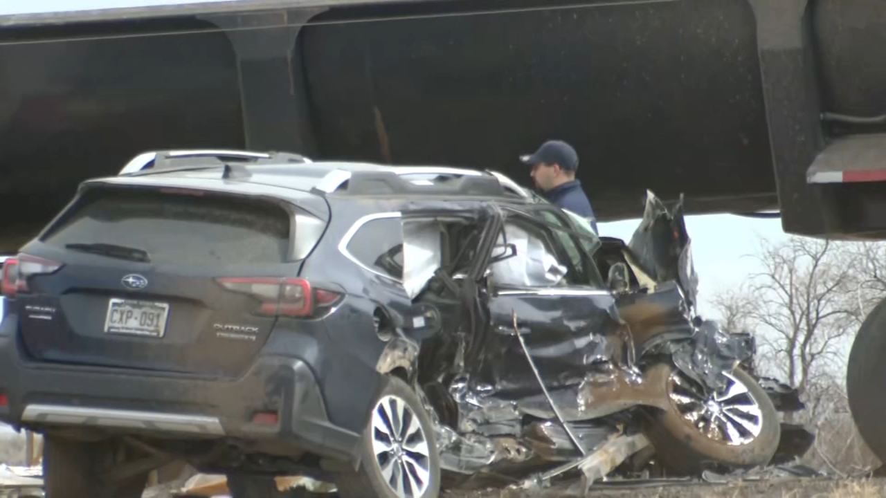 4 killed in pile-up crash involving more than 30 vehicles in Colorado, police say