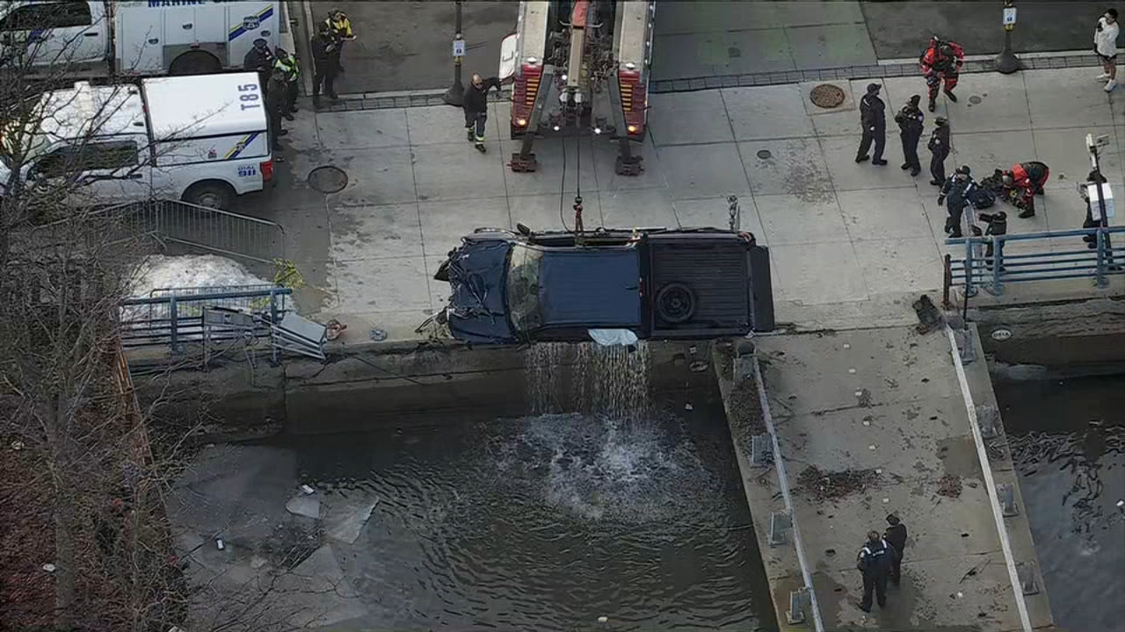 Speeding pickup truck driver loses control, plunges into Delaware River: Police