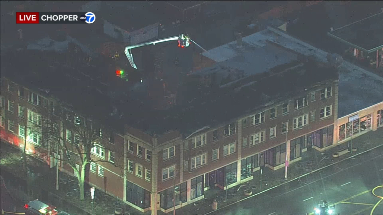Firefighters battle large fire in Oak Park, video shows