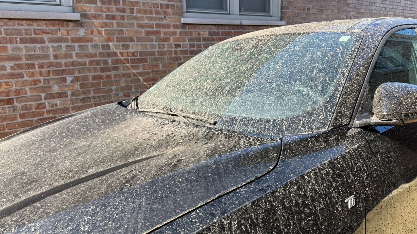 Here's why Chicago woke up to dust-covered cars on Wednesday