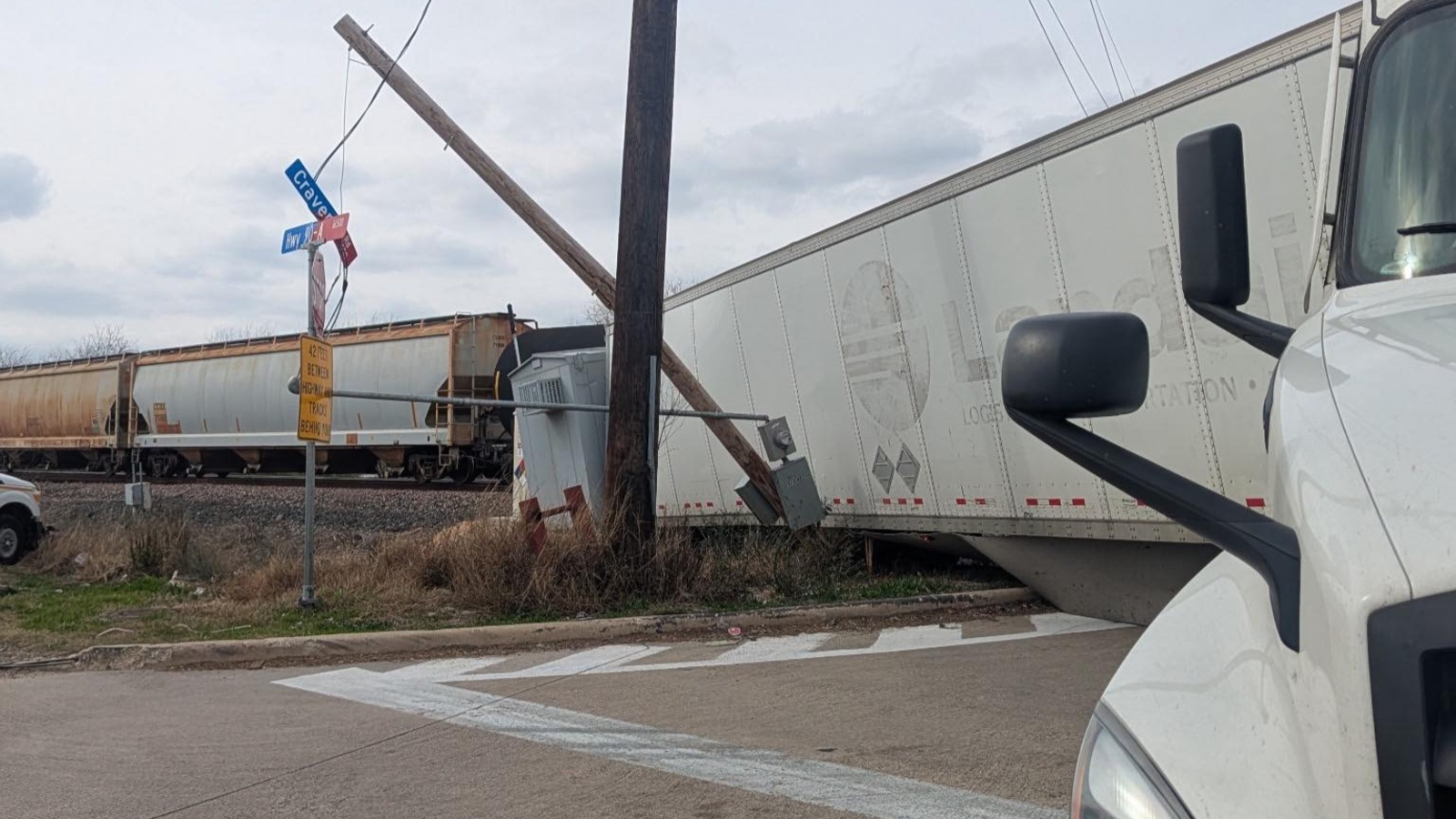 18-wheeler hit by train in Missouri City, traffic delays expected, police say