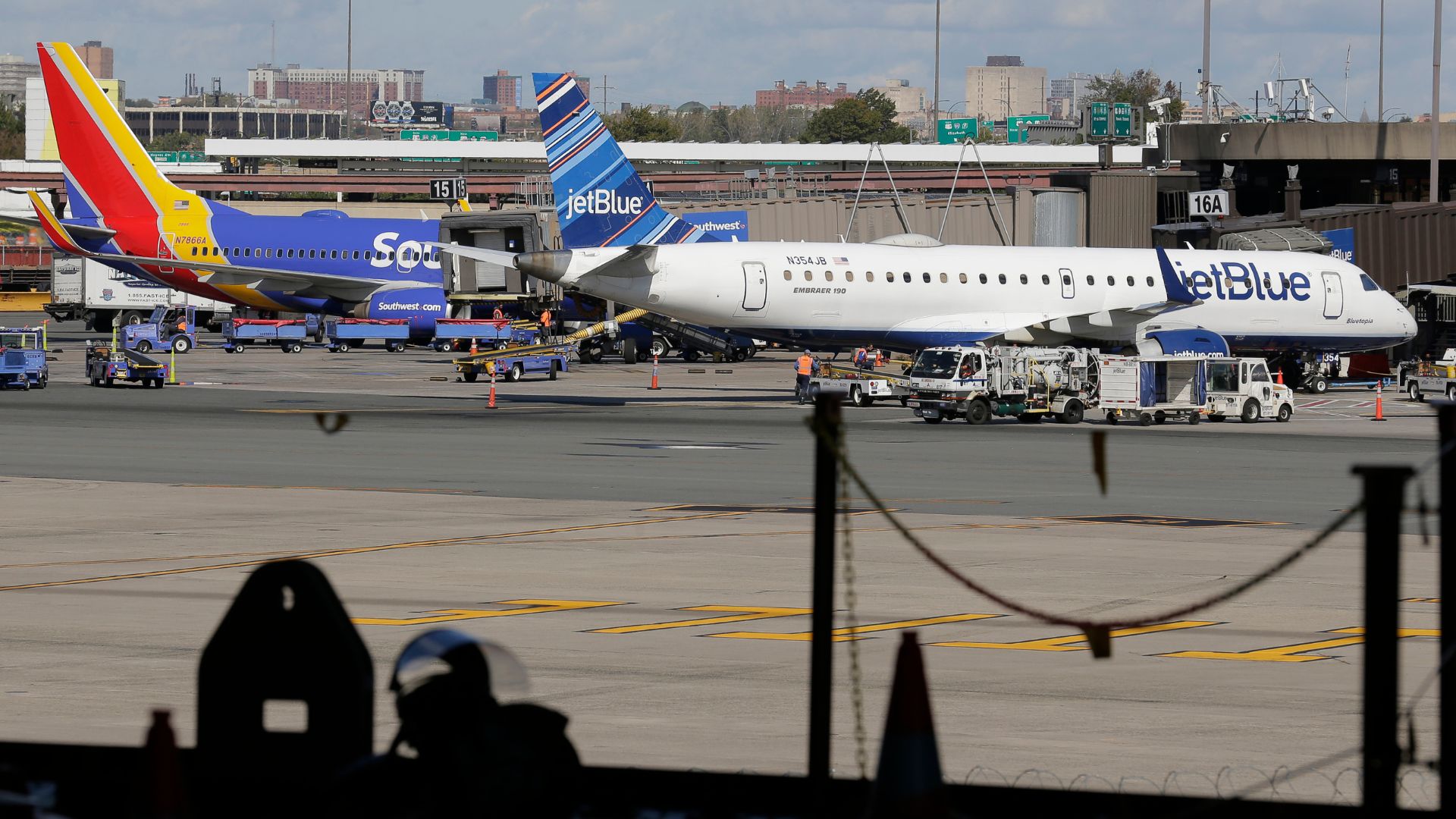 JetBlue flight returns to Newark Airport shortly after takeoff due to engine failure: officials
