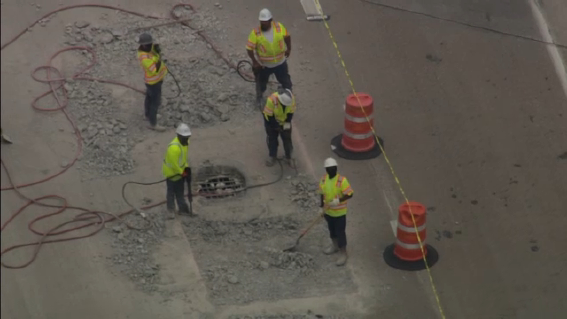 Hole in road closes multiple lanes, delays traffic on SH 146 in Baytown, officials say