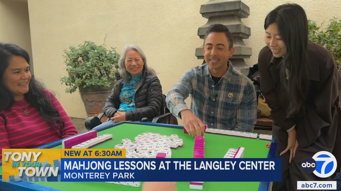 Mahjong game gains popularity with intergenerational events