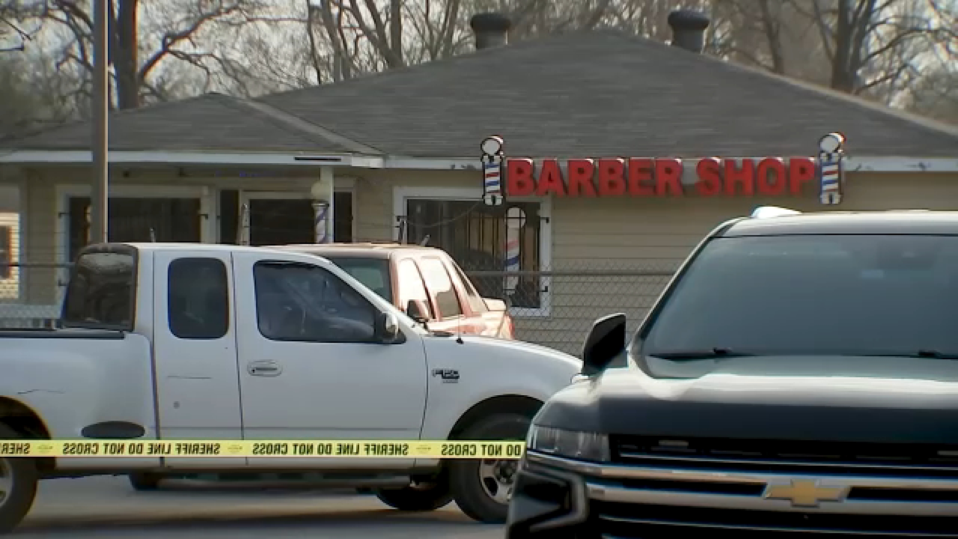 Burglary suspect shoots at deputies, runs in home with children: HCSO