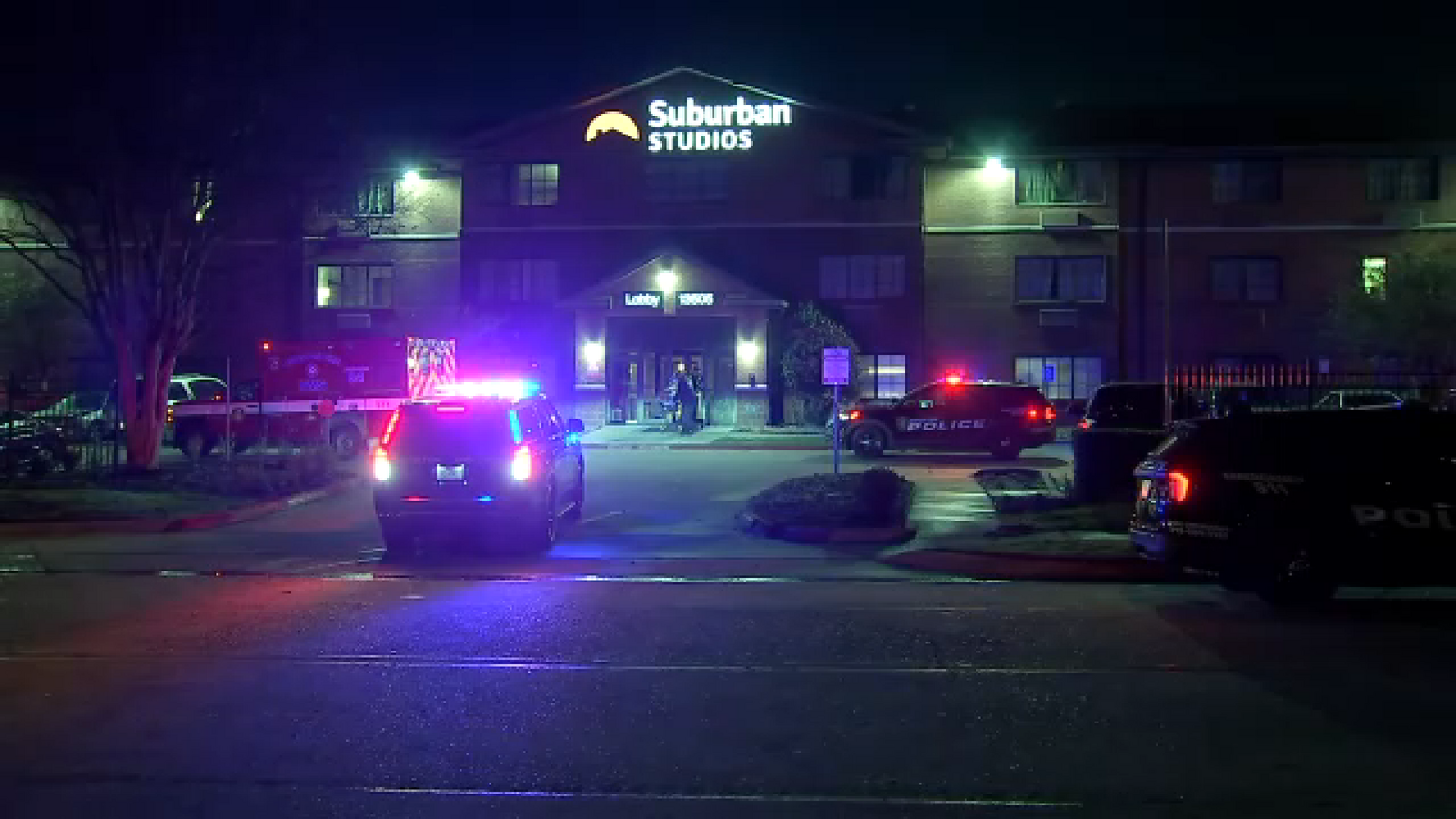 Man in custody after overnight police standoff in North Freeway hotel room, according to HPD