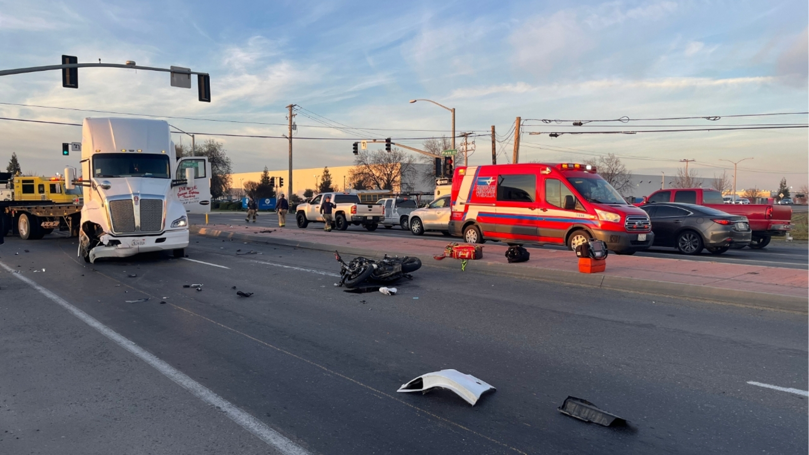Motorcyclist hit by semi-truck in Visalia, police say