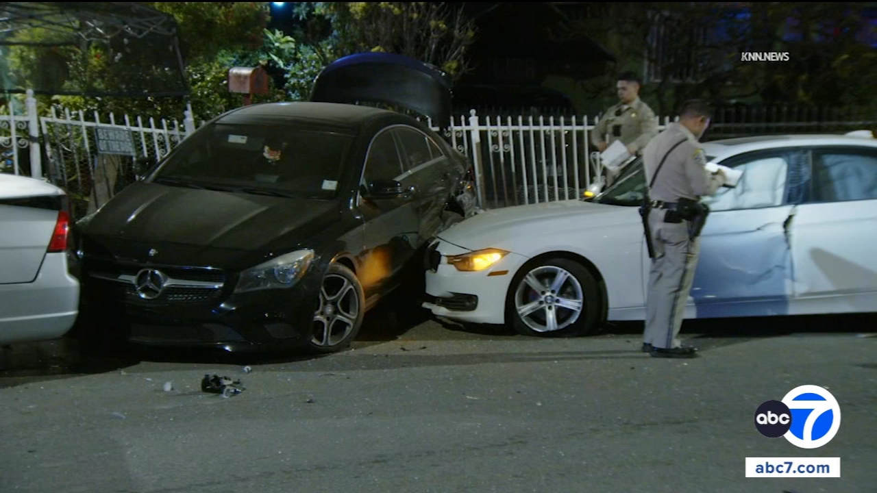 Car flies off 105 Fwy, crashes into parked cars in Lynwood