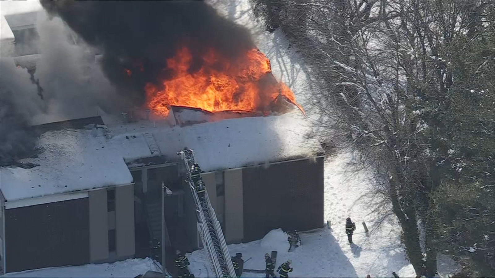 Firefighters battling blaze at Lindenwold, New Jersey apartment building