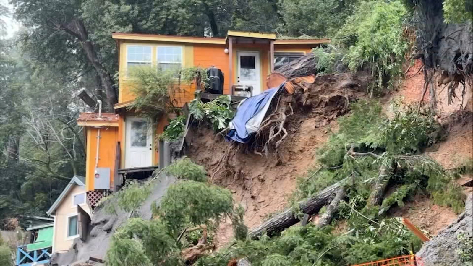 VIDEO: Sonoma County home on the verge of collapse amid landslide threat