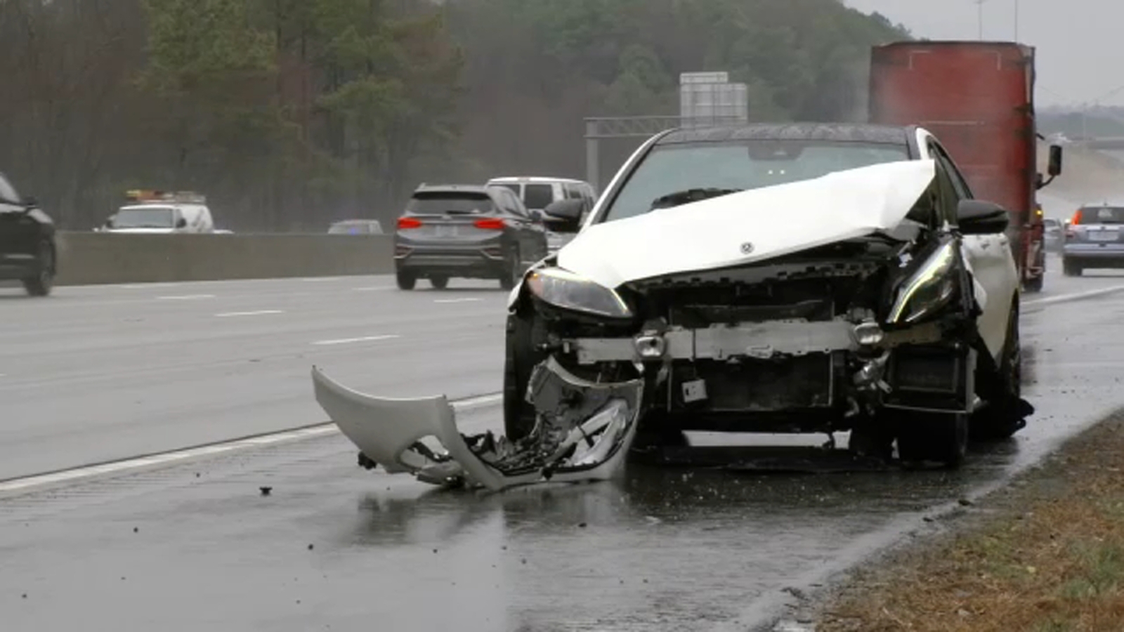 Crash on I-40 W causes major backup near Jones Sausage Road in Wake ...