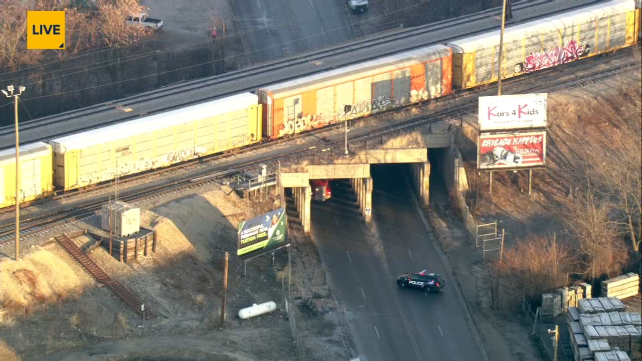 Car hits bridge in Harvey, disrupting Metra Electric service