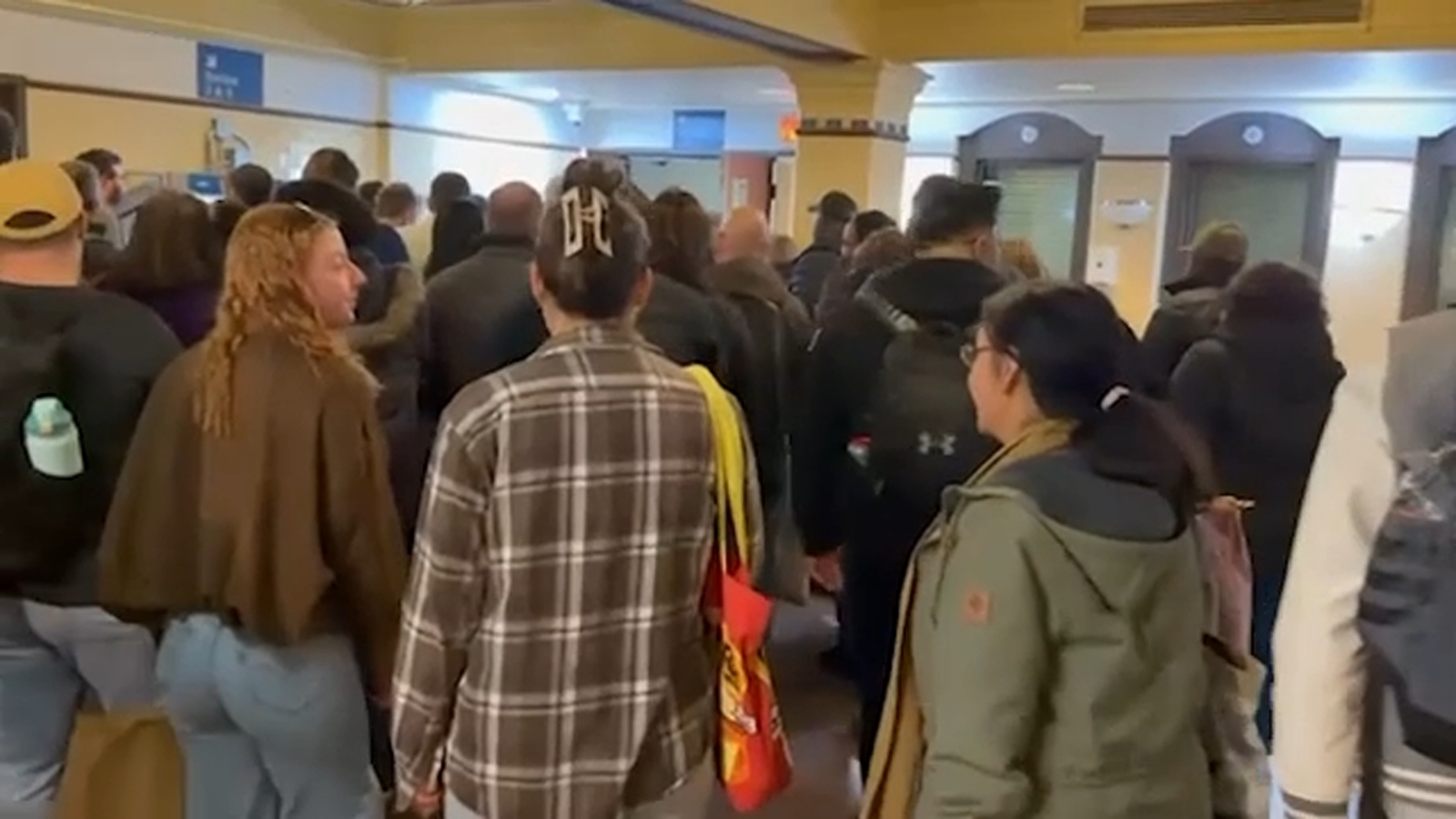 Power outage, wire issues impact Metra train service at Millennium Station in the Loop