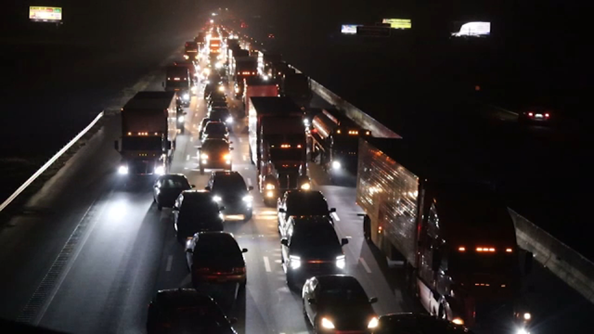 Multi-vehicle crash on I-95 leaves 1 dead, several injured