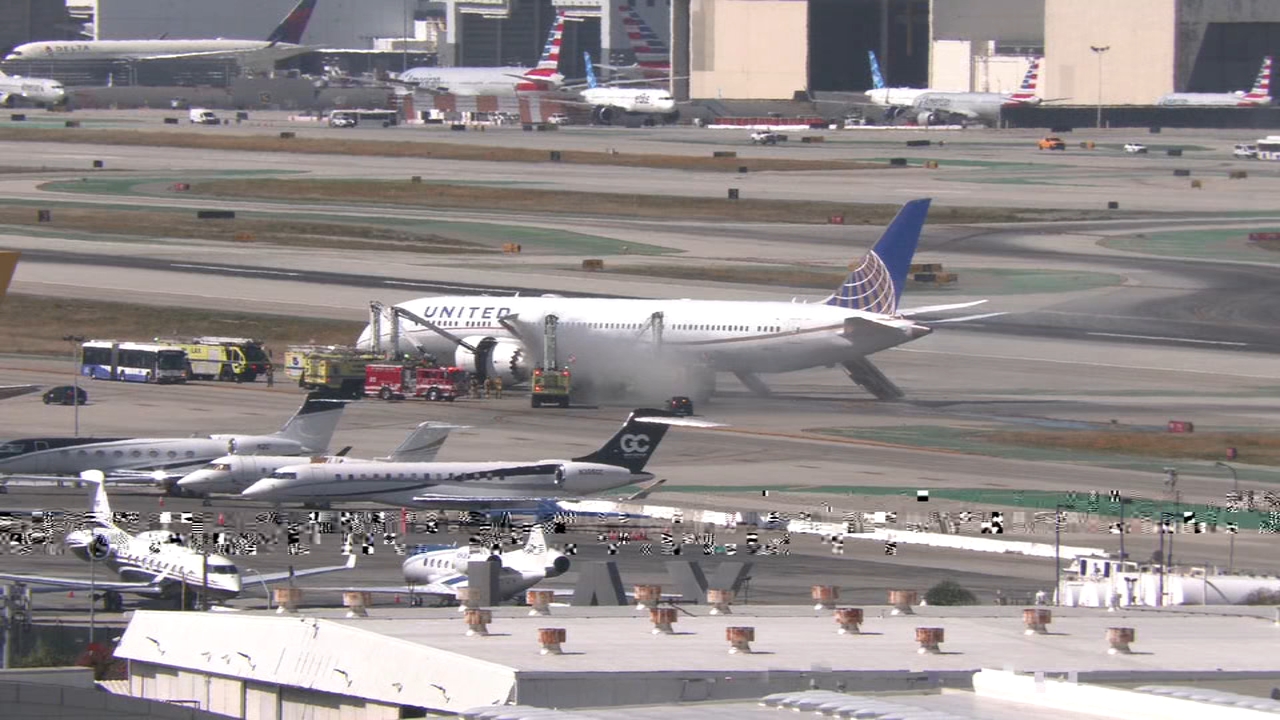 United flight to New Jersey returns to LAX due to engine issue; plane  evacuated