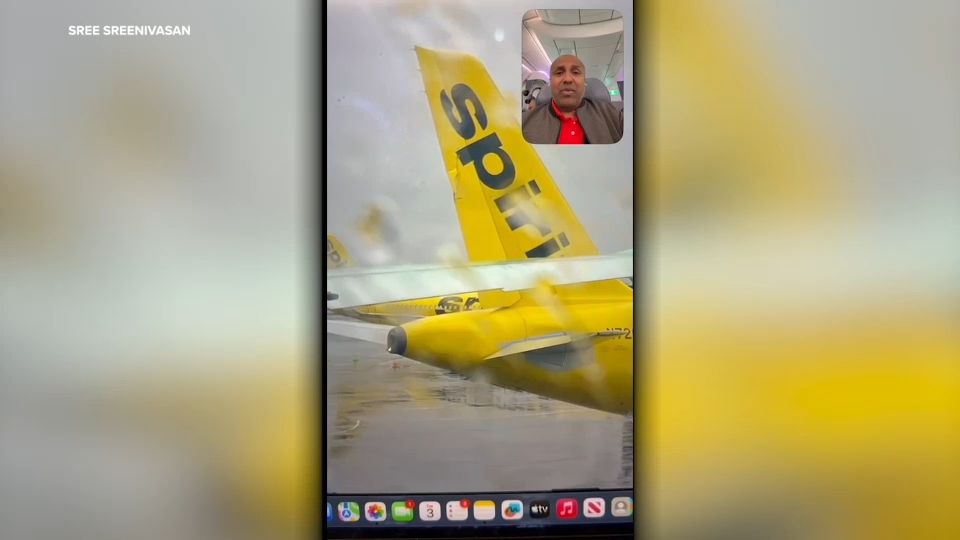 Singapore Airlines plane clips wing with Spirit flight at Newark Airport