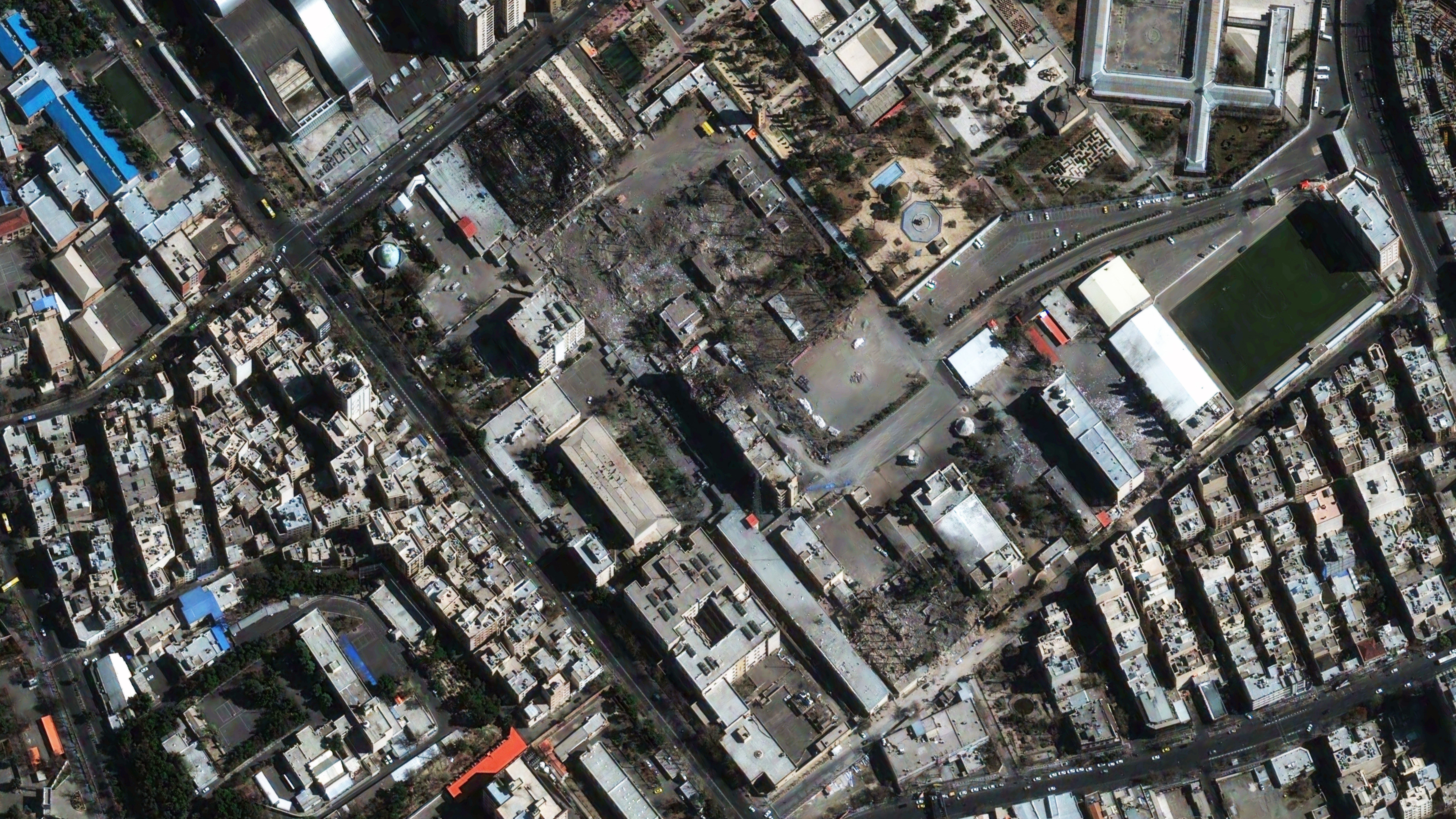 Esta imagen por satélite proporcionada por Vantor muestra la Corte Islámica Revolucionaria tras bombardeos en Teherán, Irán, el 3 de marzo de 2026.