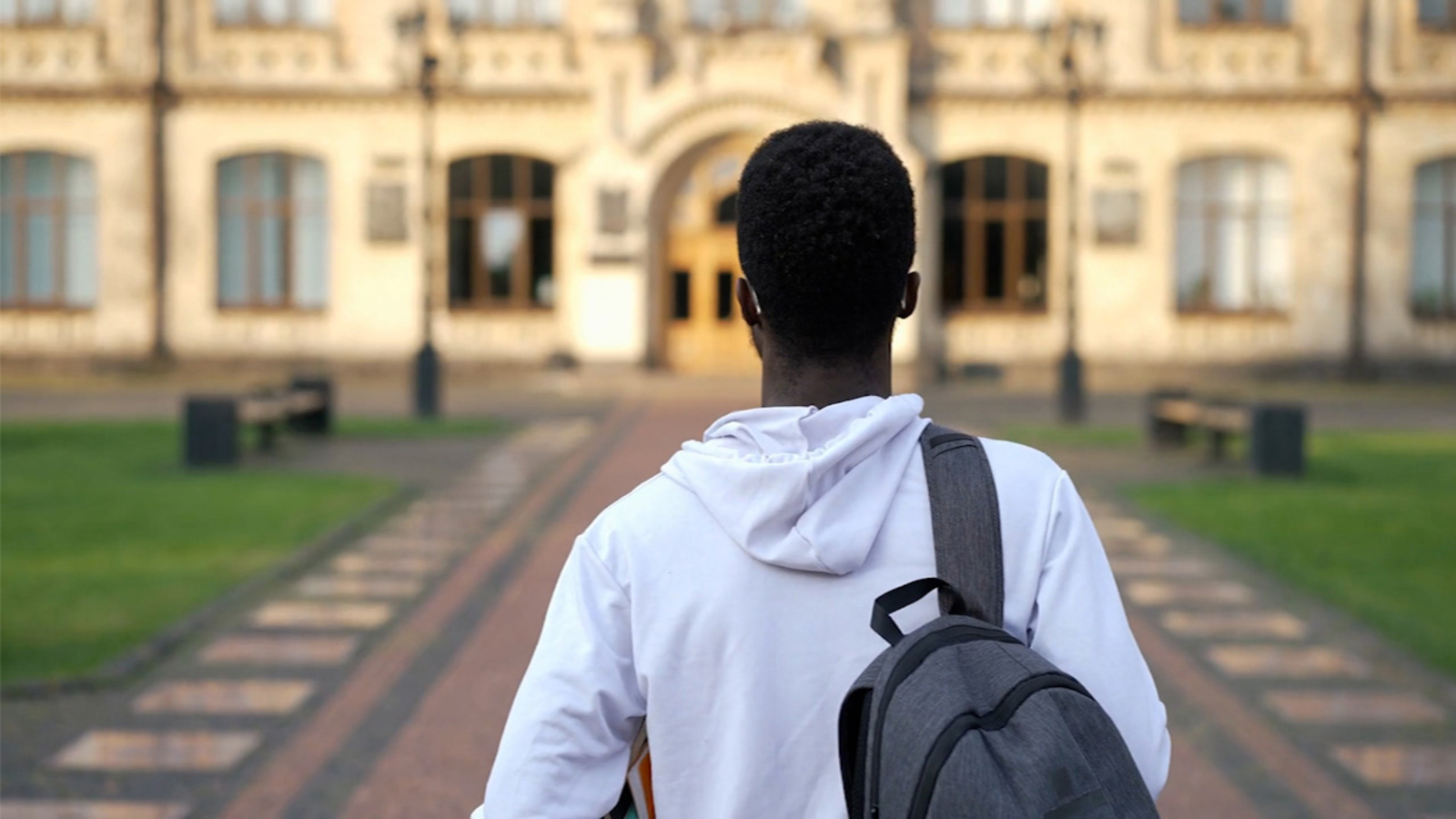 Fewer low-income students are going to college. A Bay Area nonprofit aims to change that