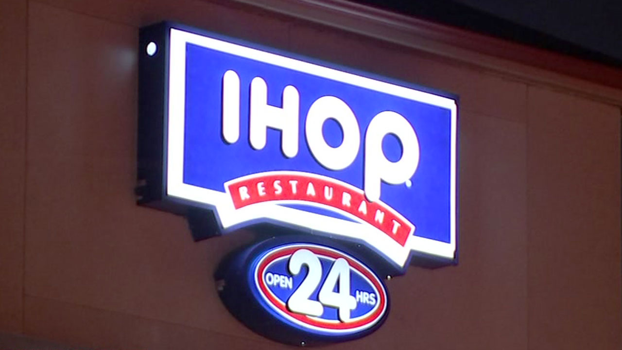 Crooks dash away with cash from IHOP on NW Fwy