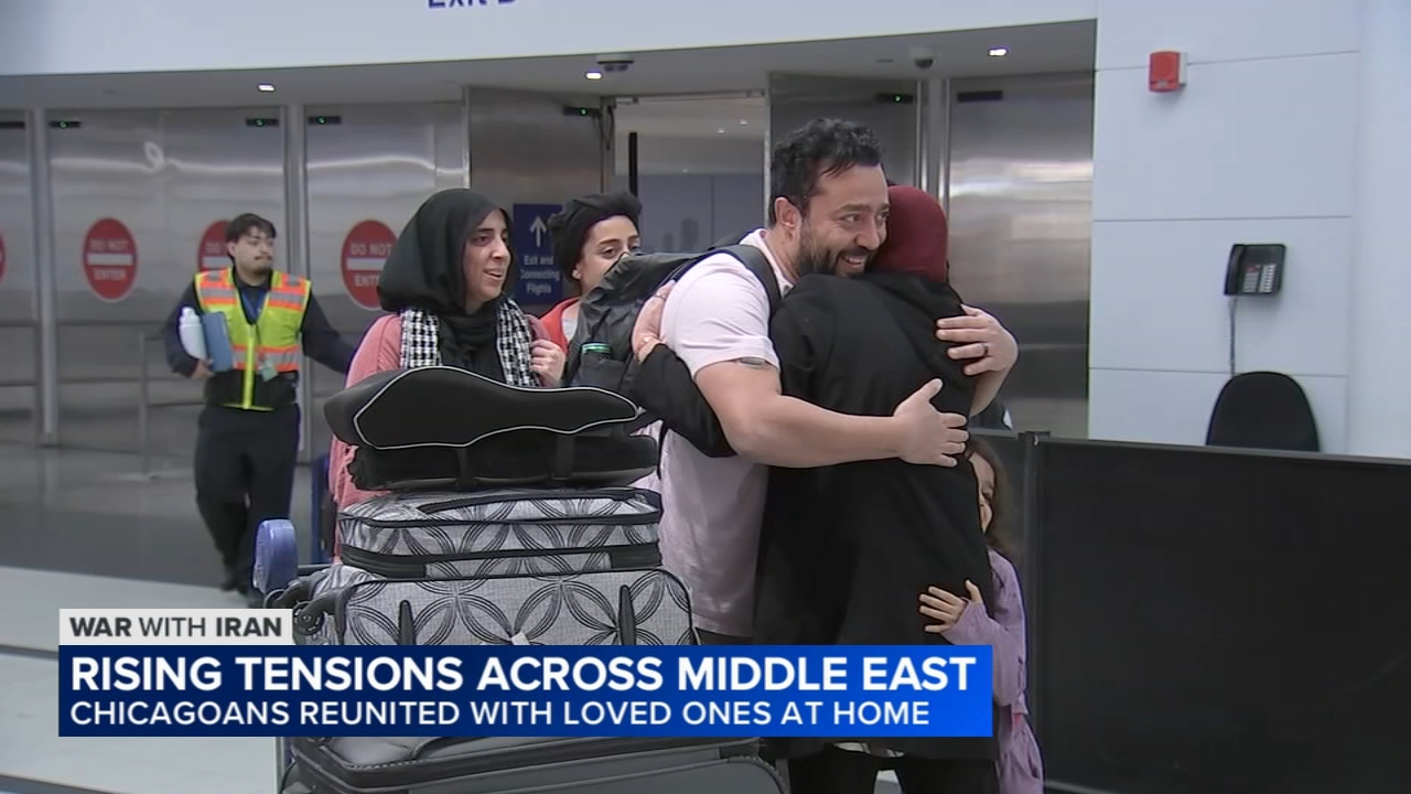 Chicagoans arrive safely at O'Hare after escaping Middle East