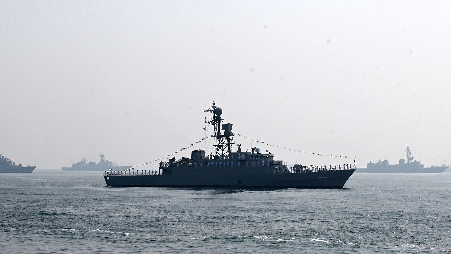 El buque de guerra iraní IRIS Dena en la bahía de Bengala durante la Revisión Internacional de la Flota celebrada en Visakhapatnam, India, el 18 de febrero de 2026. (Foto AP)