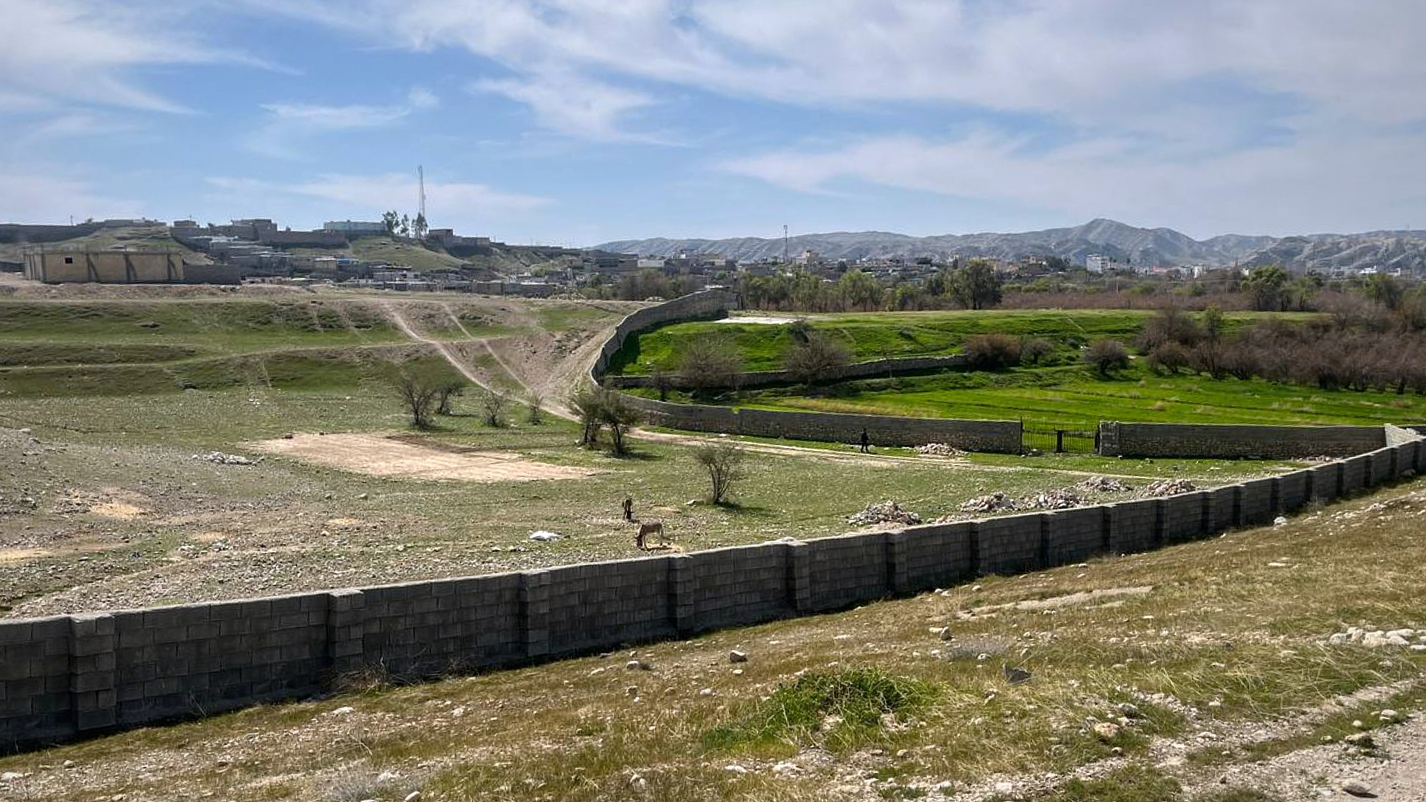 Imagen proporcionada por una abogada iraní que no quiso ser identificada, el 6 de marzo de 2026, en Khuzestan, donde se cobija a familia después de que ataques de EEUU e Israe