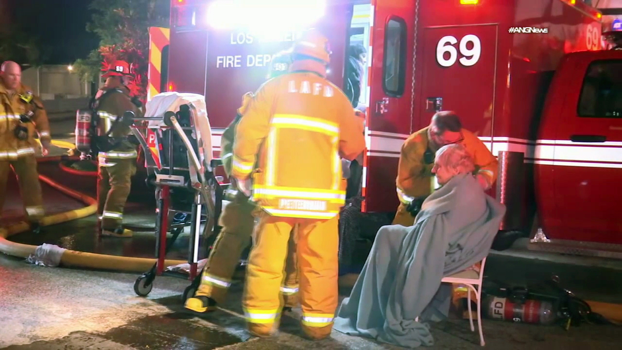 5 injured in 2-home fire in Pacific Palisades