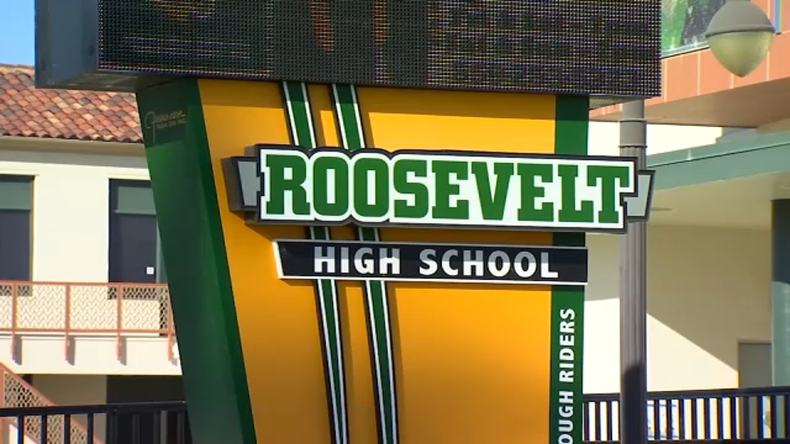 Roosevelt High students urge district to keep fashion design course from being cut