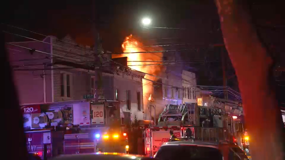 6 hurt after fire engulfs home in Brooklyn