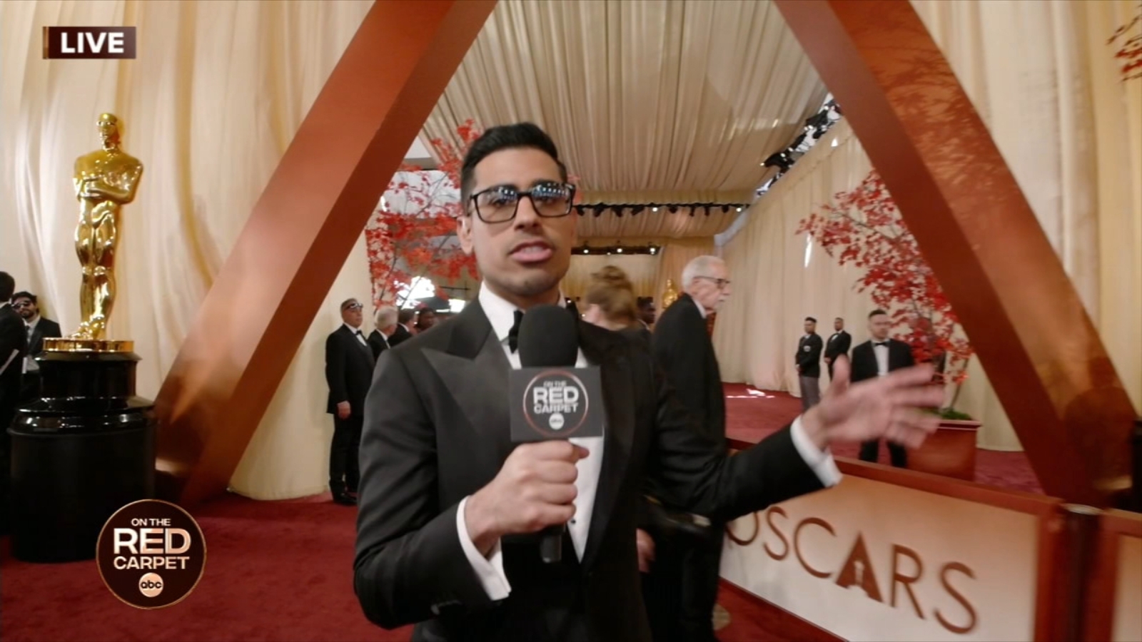 Just how long is the red carpet? - ABC7 Los Angeles