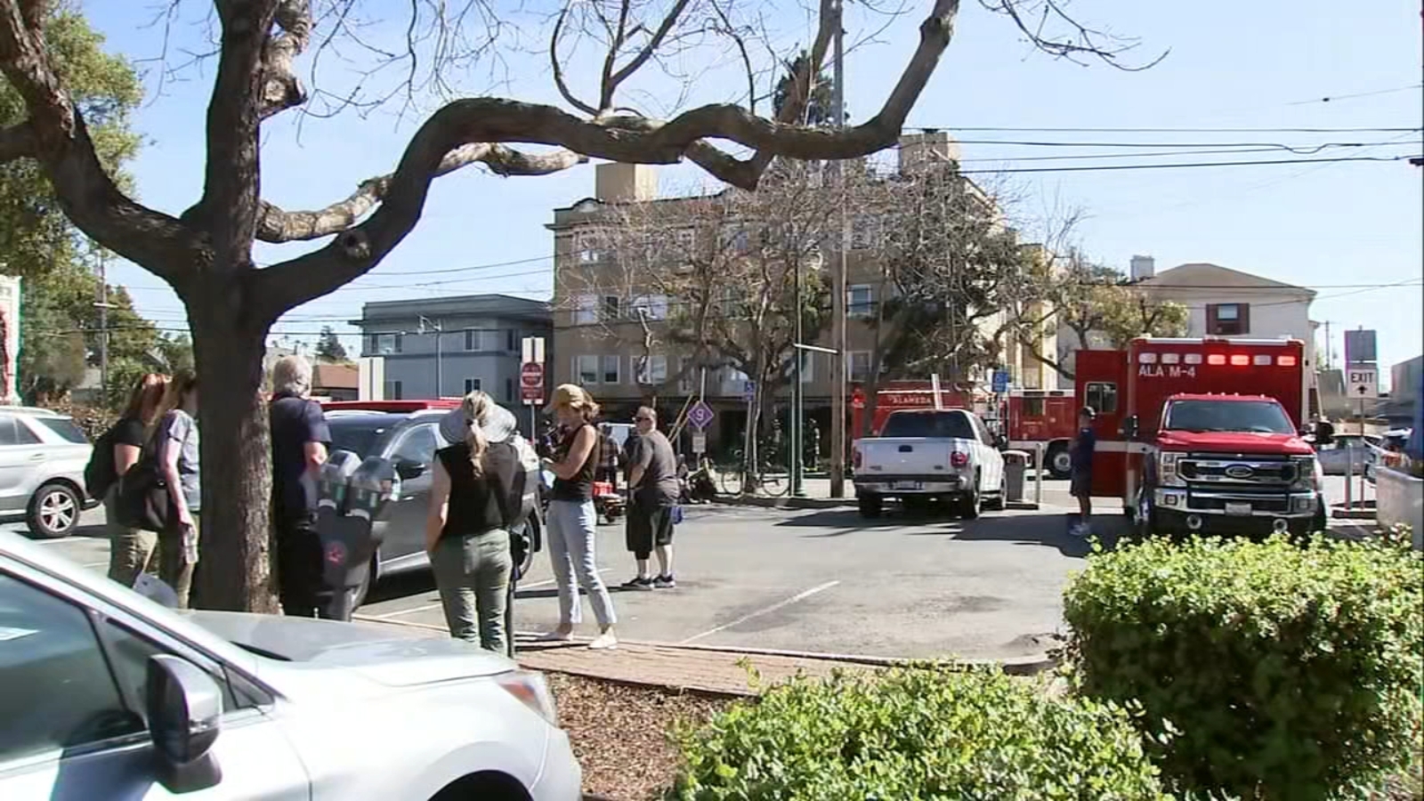 At least 2 hospitalized following possible hazmat incident in Alameda, officials say