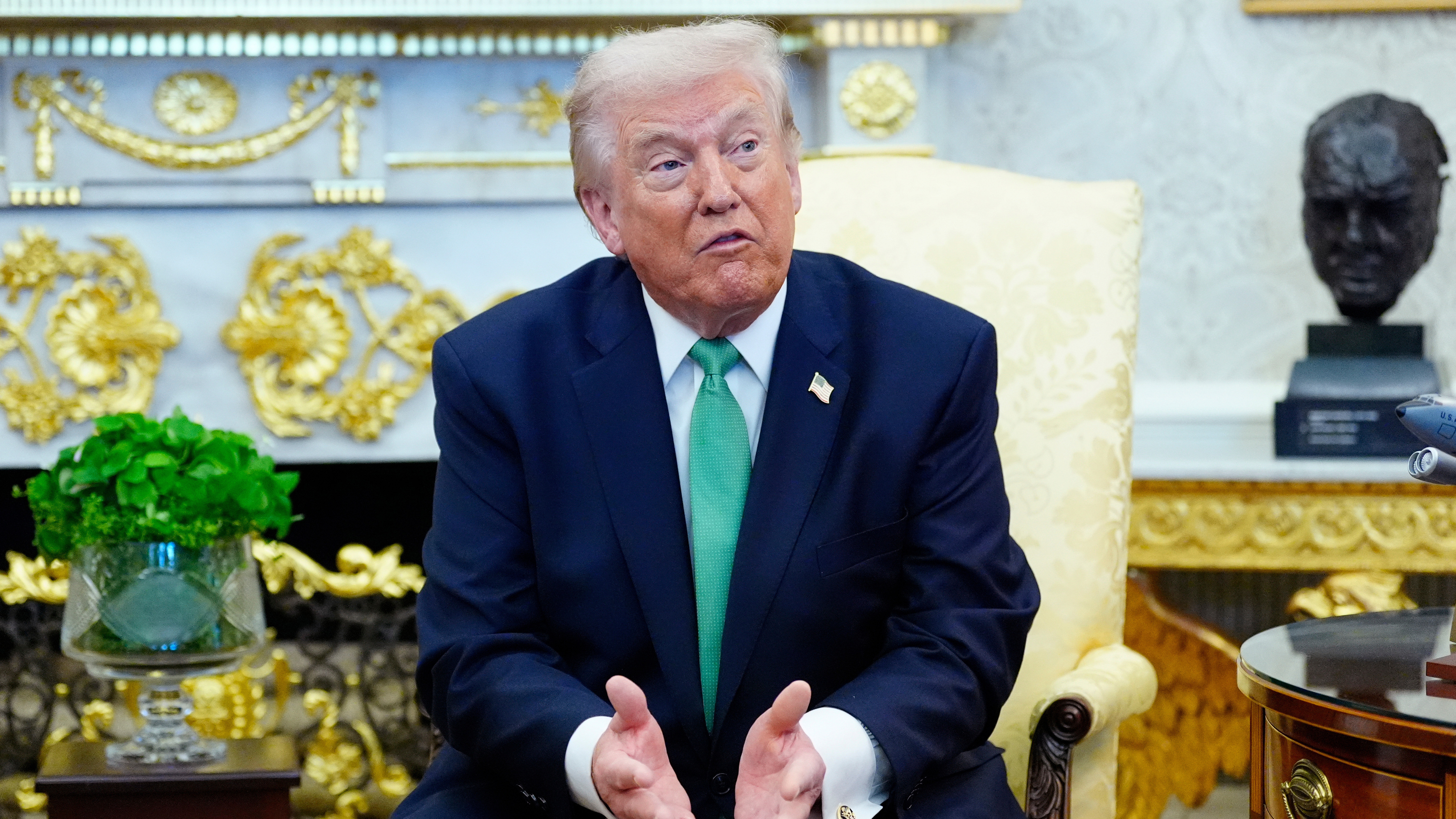 Donald Trump durante una reunión con el primer ministro irlandés Micheál Martin en el Despacho Oval de la Casa Blanca, el 17 de marzo de 2026, en Washington. (Foto AP/Alex Brandon)