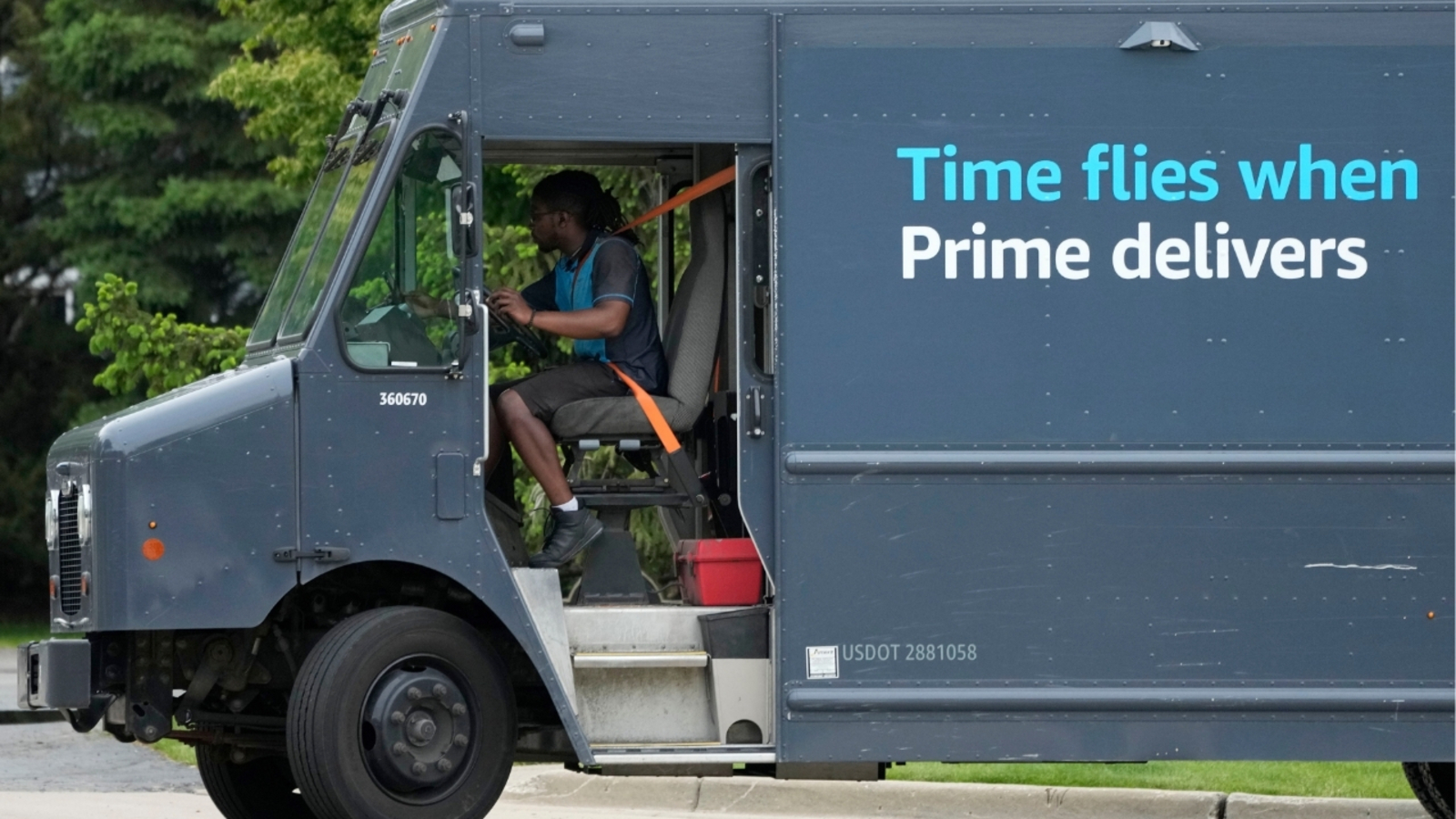 Amazon offers 1-hour and 3-hour deliveries for US customers willing to pay an extra charge