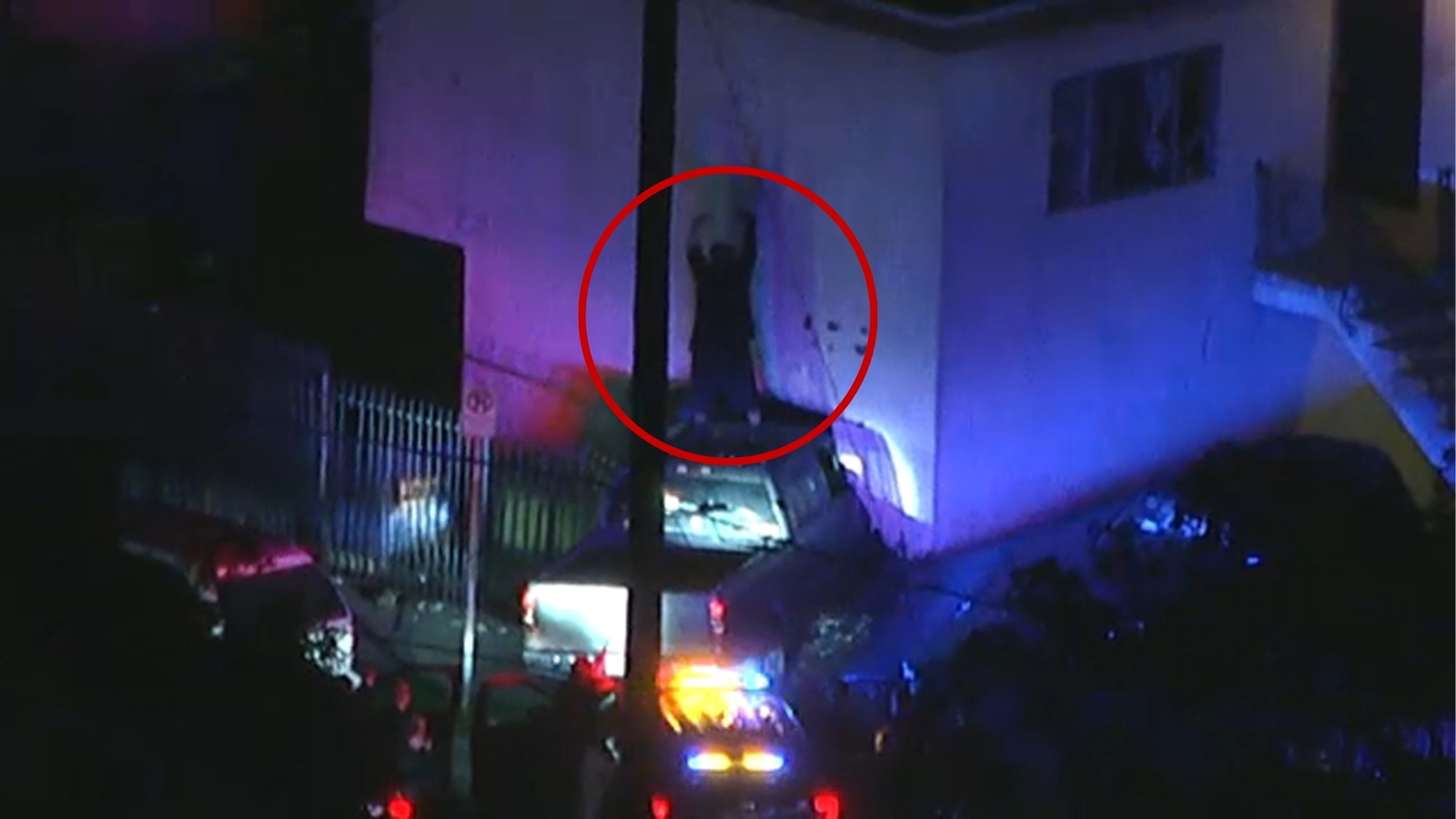 Driver gets on top of pickup truck after police chase ends with crash ...