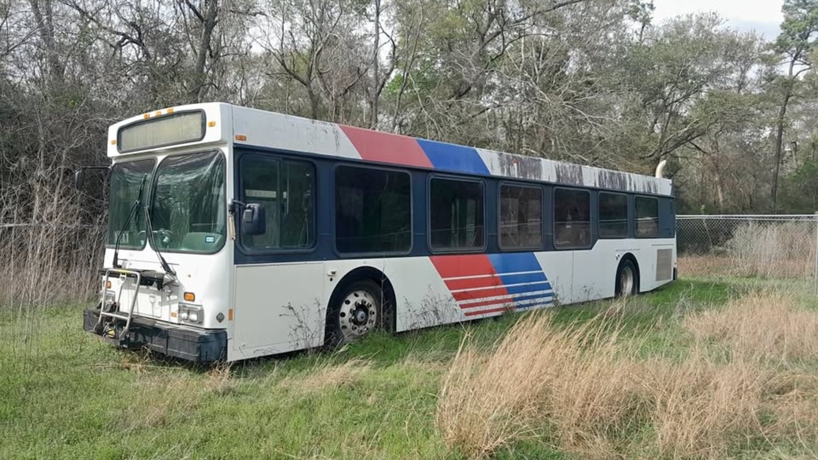 'Big enough to live in:' Former METRO bus listed for sale on Facebook Marketplace