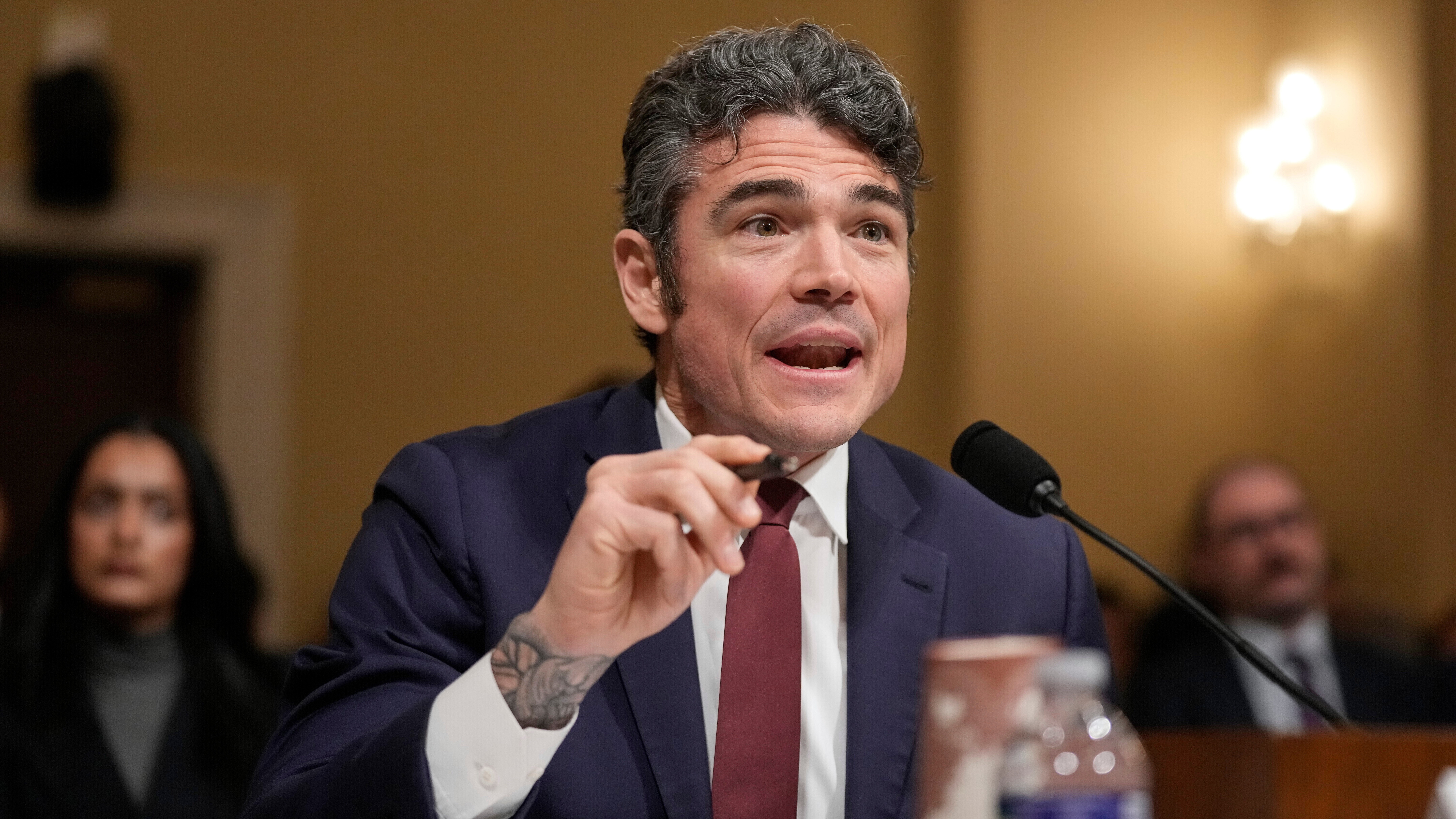 Joseph Kent, director del Centro Nacional de Antiterrorismo, habla en la Cámara de Representantes sobre Seguridad Nacional en Washington, el 11 de diciembre de 2025.