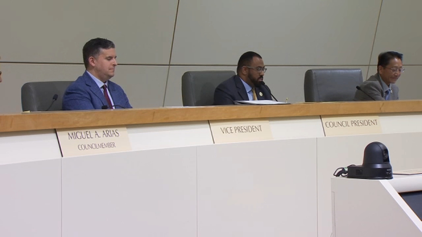 Fresno City Council elects Nelson Esparza as new council president, Tyler Maxwell as vice president