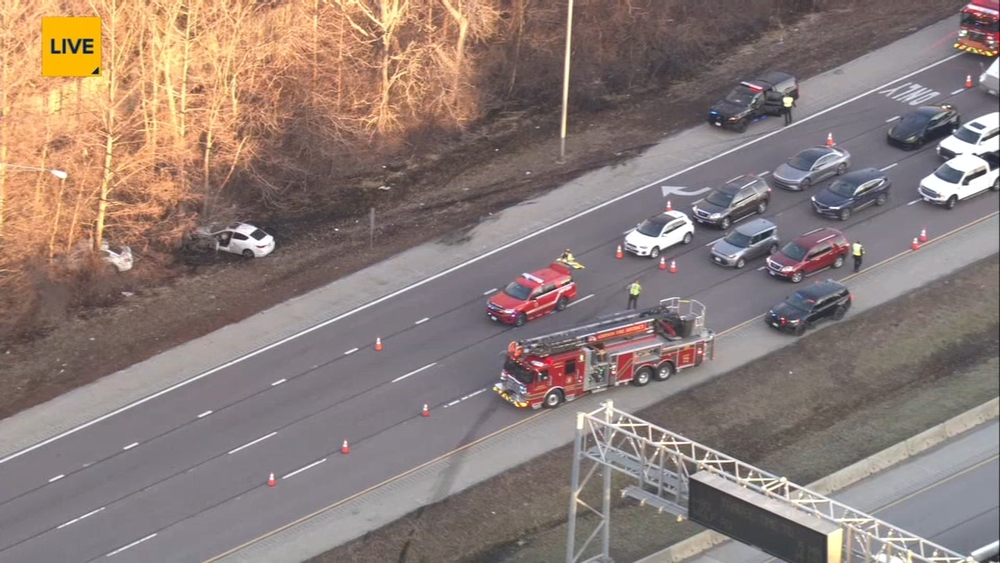 Multi-vehicle crash shuts down I-355 in west suburbs