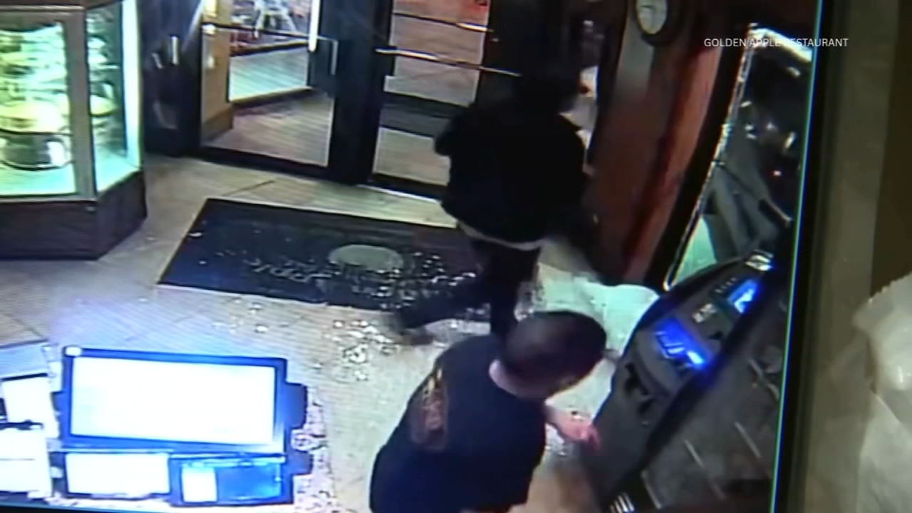 Crash and grab thieves targeted a 24-hour restaurant on Chicago's North Side, police said.