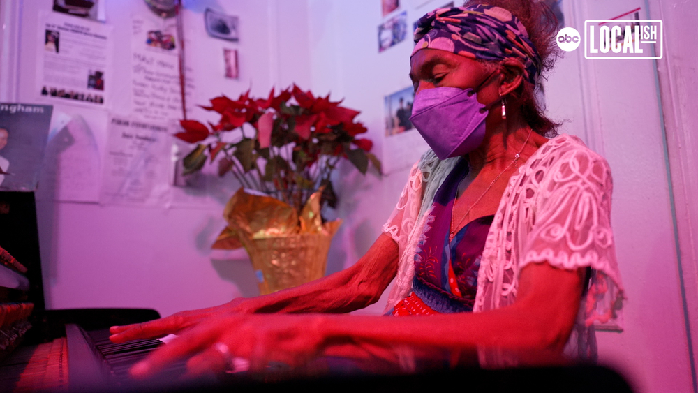 In Harlem living room, mom's jazz tradition blends heart and soul