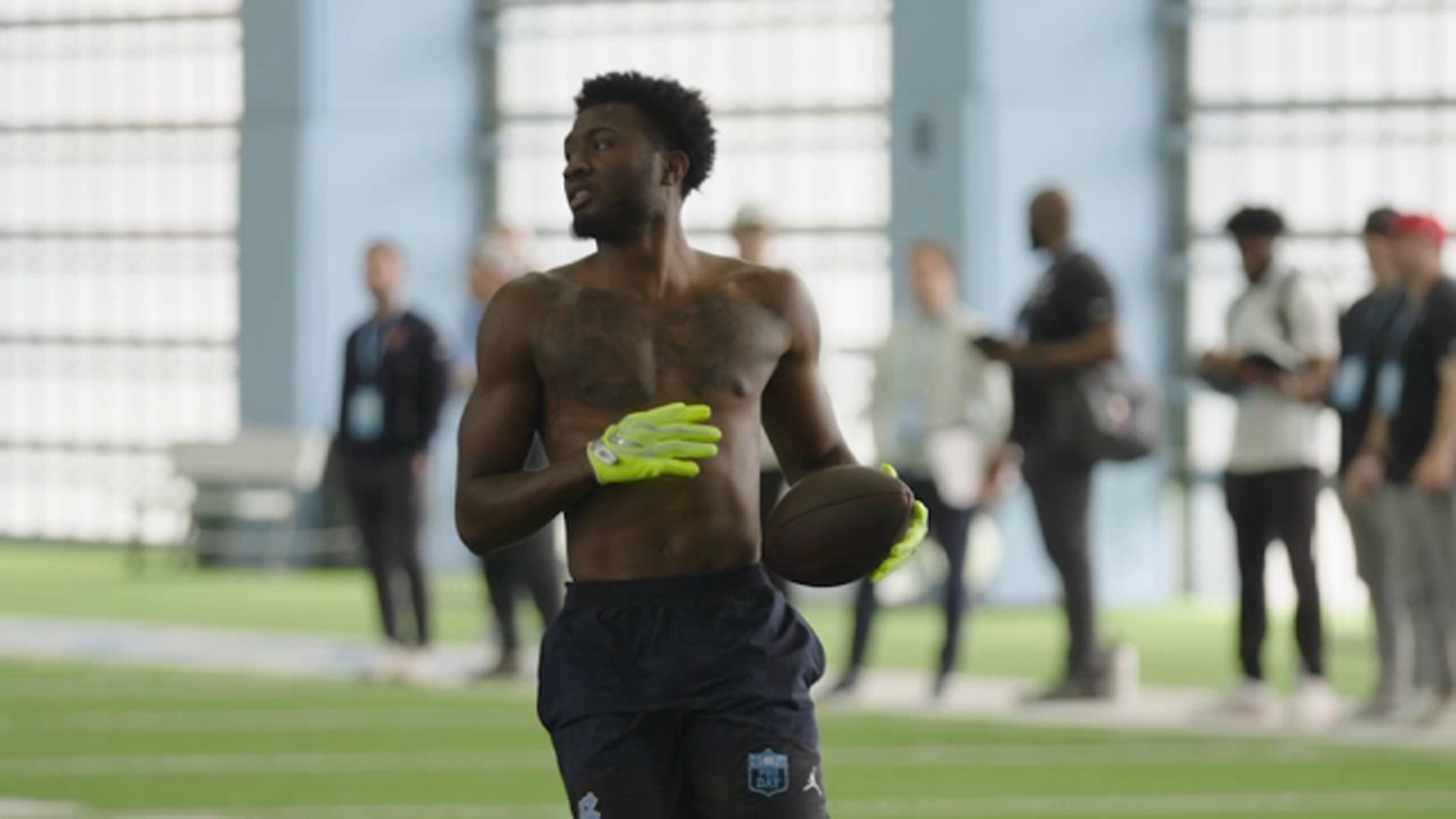 Il linebacker Marcus Allen.