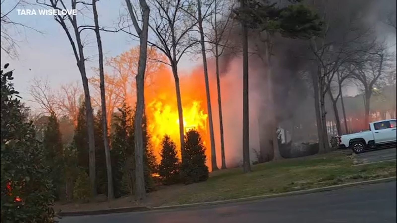 Crews battle apartment fire in Raleigh - ABC11 Raleigh-Durham