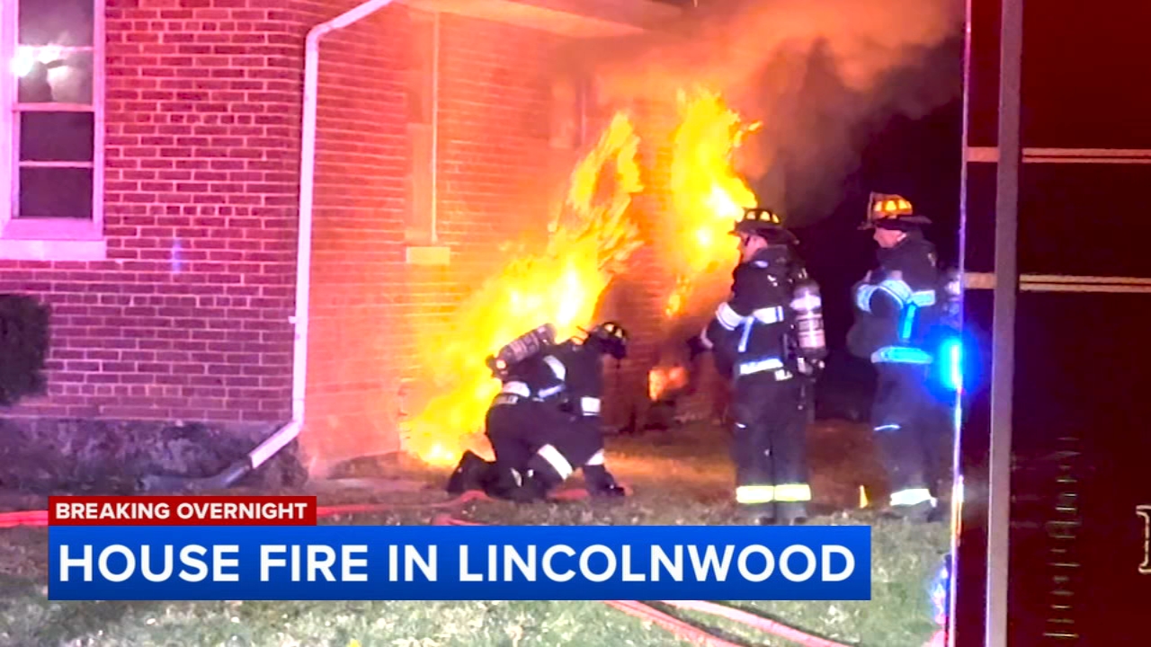 Fire damages Lincolnwood home
