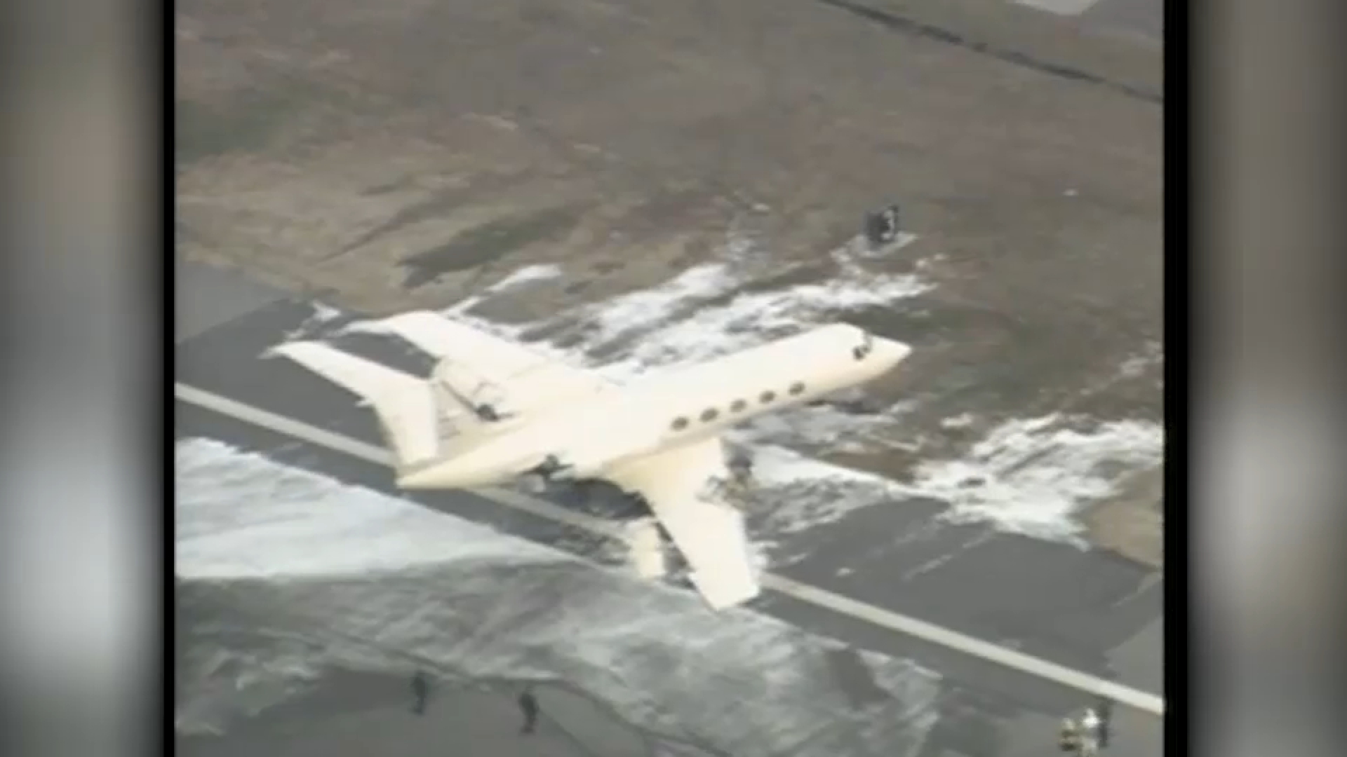 LaGuardia crash has similarities to a 1997 incident at the same airport