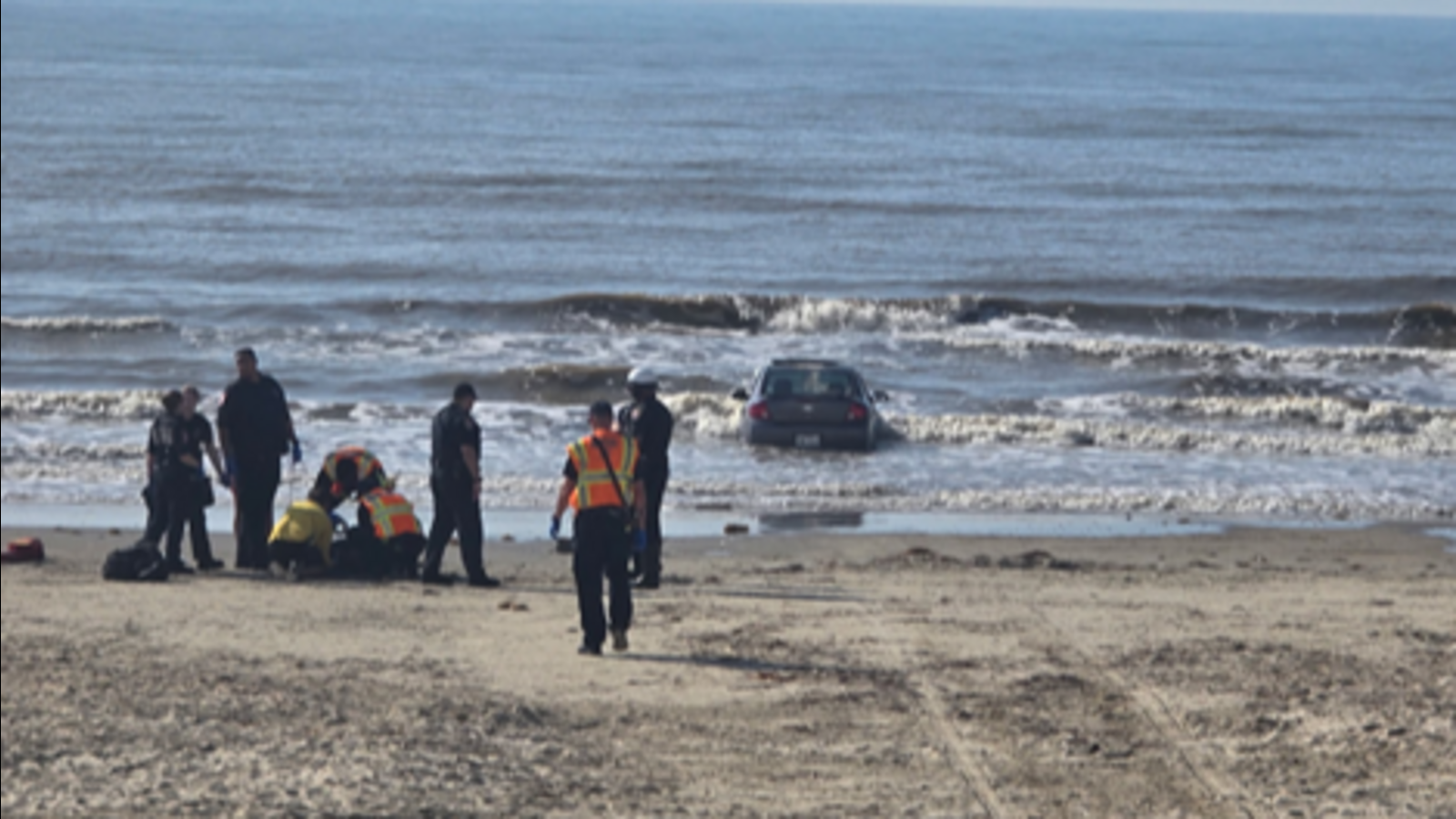 Man drives off Seawall Boulevard and into the ocean, taken to the hospital, Galveston PD says