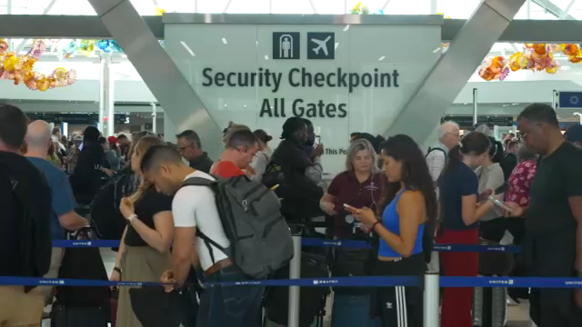 To avoid long TSA lines during shutdowns, some experts believe airports could privatize screening