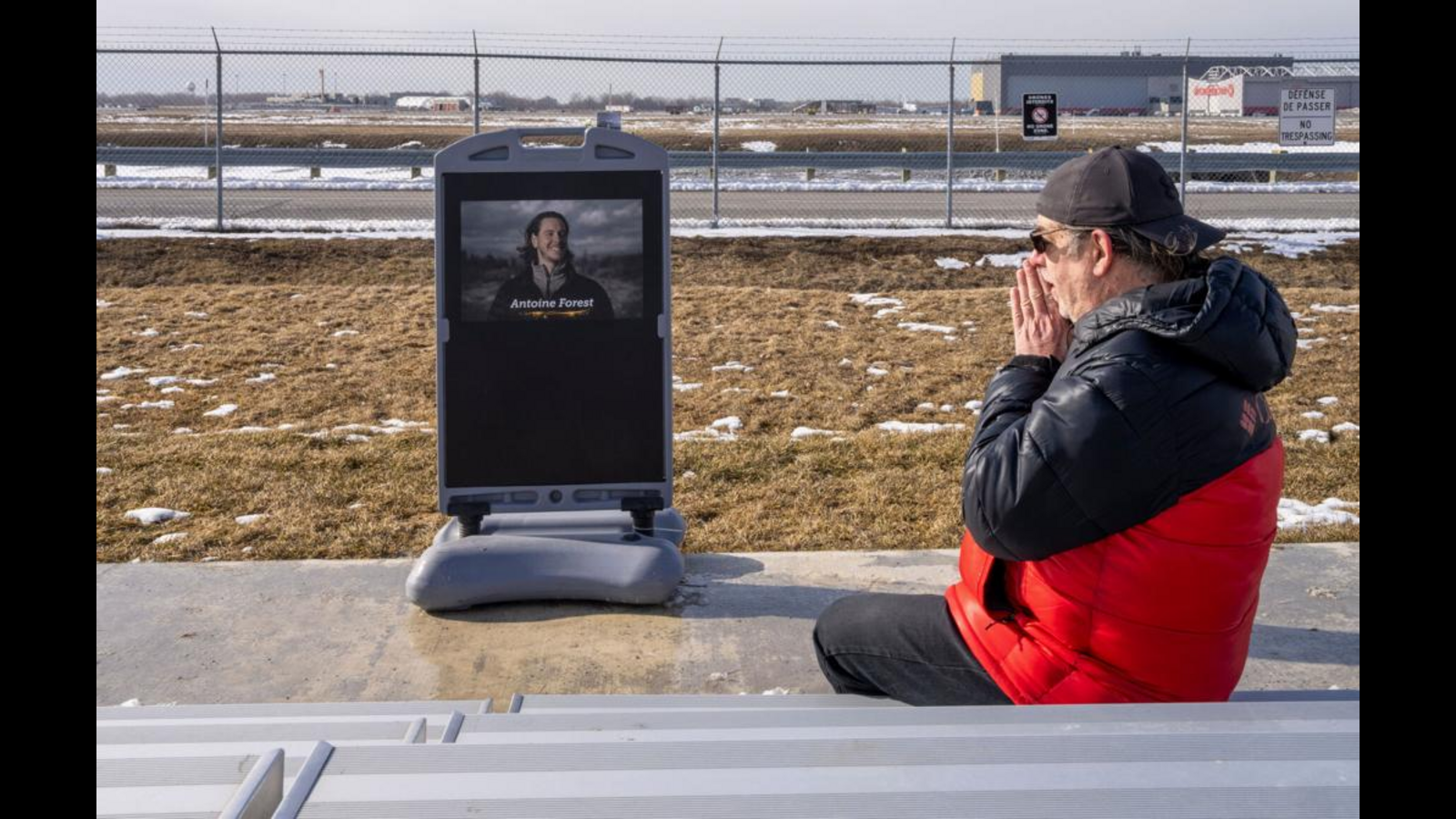 Small memorial goes up for pilot killed - ABC7 New York