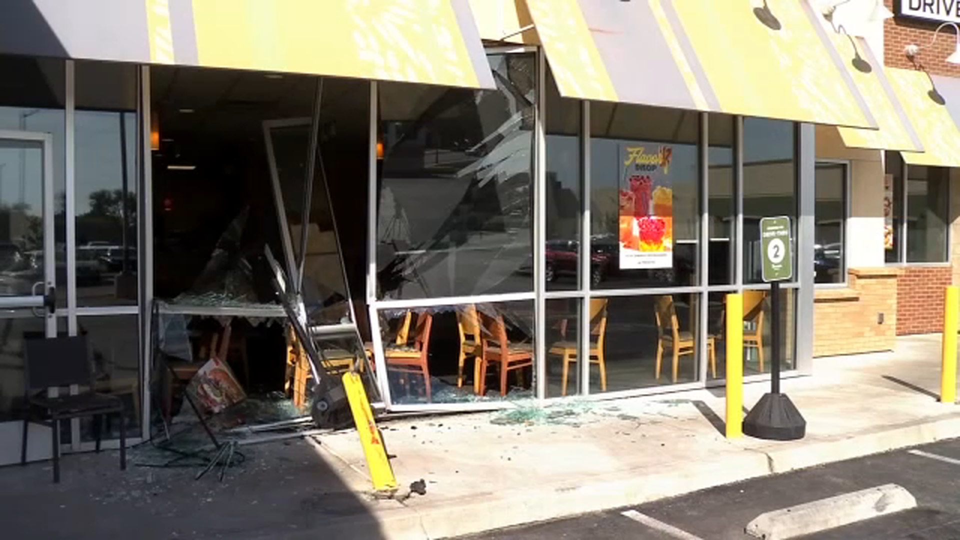 Driver crashes into Panera Bread in northwest Fresno: PD