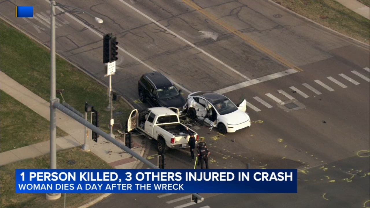 Woman dies after multi-vehicle crash in west suburbs, 3 others injured
